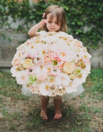 wedding photo - Charming DIY Floral Parasol For Your Flower Girl 