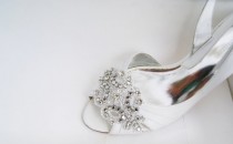 wedding photo - rhinestone applique bridal shoe clips