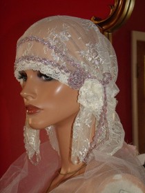 wedding photo - Wedding Flapper Hat Cloche Hat 1920 Style Bridal Antique White Silver Metallic Lace