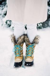 wedding photo - 10 Cozy Touches To Warm Up A Winter Wedding
