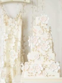 wedding photo - Wedding Dress & Matching Wedding Cake
