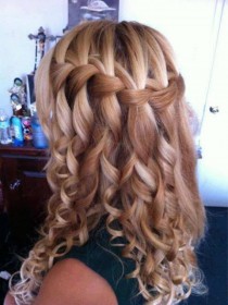 wedding photo - Top 28 Best Curly Hairstyles For Girls