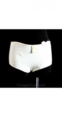 wedding photo - 50s Panties - 1950s White Quilt-Textured Cotton Panty - Size 5 6 - Waist 24 to 30 - 39961-1