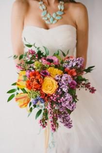 wedding photo - 20 Strikingly Vibrant Bridal Bouquets