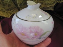 wedding photo - Mikasa Pretty Bouquet Sugar bowl lidded Platinum Trim BRAND NEW Old Stock
