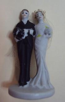 wedding photo - Vintage Porcelain Bride And Groom Couple Wedding Cake Topper