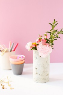 wedding photo - Concrete Plan: How To Make A DIY Concrete Vase With A Mailing...