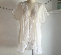 wedding photo - White Lace Kimono Robe. Size Small / Med