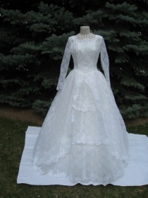 wedding photo - 1950's-60's White Lace Dropped Waist Full Ballgown/Princess/ Royal/ Wedding Dress Size S-M
