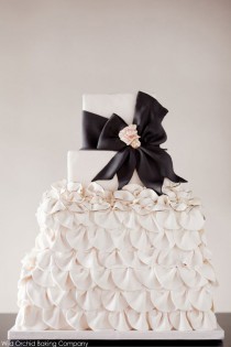 wedding photo - Black & Ivory Ruffle Cake