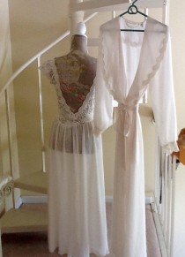 wedding photo - Vintage Victoria Secrets Bridal Lingerie Set / With Tags /  SZ M / Peignoir Set / Bridal Night Gown Set / Shower Gift