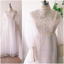 wedding photo - 1960s Wedding Dress / White and Ivory Crochet Lace / Size 10