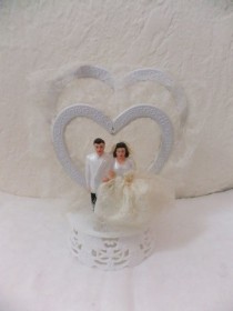 wedding photo - Vintage Wedding Cake Topper Plastic Hearts Lace Brown Hair Retro 1950s Bride And Groom
