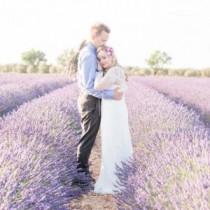 wedding photo - Französische Teeparty im Lavendelfeld der Provence