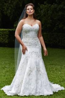 wedding photo - Simple Guide to Plus Size Wedding Dresses