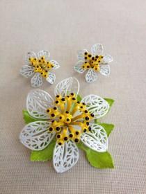 wedding photo - Vintage yellow white black enamel flower brooch and earring set, flower power, demi, metal flower, bridal bouquet, upcycle recycle repurpose