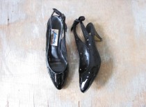 wedding photo - HALF OFF SALE black heart shoes, vintage 80s cut out heart shoes, 1980s patent leather pumps with bow, size 7 narrow shoes