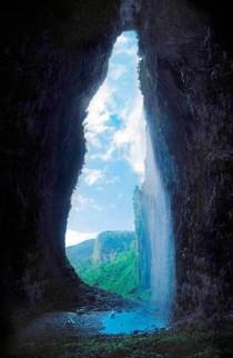 wedding photo - 25 Most Amazing Caves In The World
