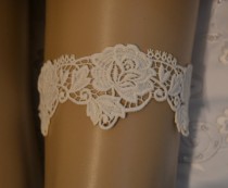 wedding photo -  Ivory or White Venise / Venice Lace Wedding Garter, Elegant Ivory or White Venice Lace Bridal Garter, Unique Vintage Style