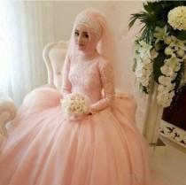 wedding photo - Modest Arabic Style Wedding Dresses Lace Muslim High Neck Long Sleeve Tulle A Line Applique Bridal Ball Gown Sweep Train Winter Fall Online with $123.72/Piece on Hjklp88's Store 