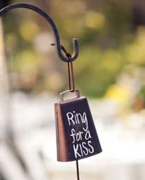wedding photo - Kissing Bell