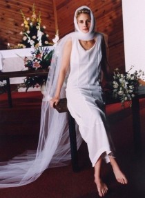 wedding photo - Julia Roberts In Comme Des Garçons Wedding Dress