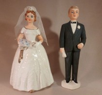wedding photo - Vintage 1970s Era Porcelain Bride Groom Wedding Topper