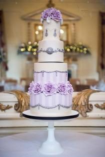 wedding photo - 22 Glamorously Intricate Wedding Cakes