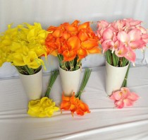 wedding photo -  30pcs Yellow, Orange, Pink Calla Lily Bouquet Artificial Wedding Flowers For Brides Bridesmaids Bouquet Real Touch Calla Lilies