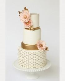 wedding photo - Elegant Gold And Ivory Honeycomb Wedding Cake