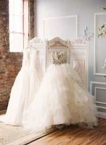 wedding photo - Pearls, Lace, Linens & Chiffons