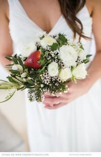 wedding photo - 30 Incredible Wedding Bridal Bouquets With Fresh Fruits