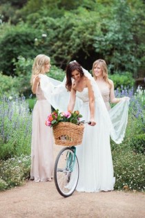 wedding photo - Ženy A Kola / Women And Bikes