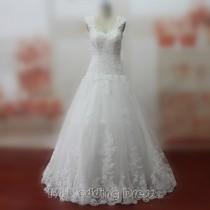 wedding photo -  Elegant Classic Wedding Dresses with Lace Floor Length Wedding Gowns Brush Train Bridal Gowns Chic Bridal Dress