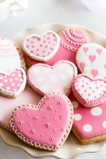 wedding photo - 12 Elegant Hearts Decorated Sugar Cookies