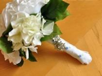 wedding photo - How To Wrap Your Bouquet With A Wedding Handkerchief