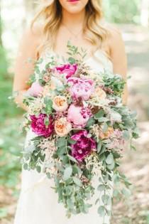 wedding photo - Berry-Hued Bouquets Every Fall Bride Needs To See