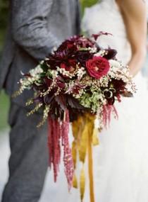 wedding photo - 25 Breathtaking Bouquets Perfect For Fall