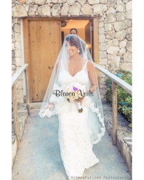 wedding photo - Beautiful Lace Drop Veil