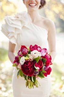 wedding photo - Red   White Bouquets Perfect For Canada Day