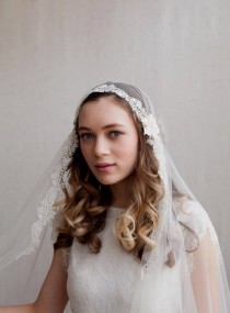 wedding photo - Juliet cap veil -Ivory cathedral veil - Kate moss veil wedding veil with lace -1930s wedding veil - UK