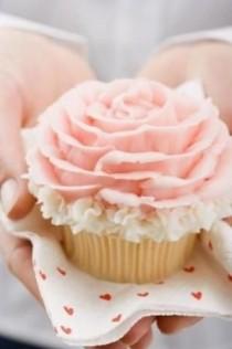 wedding photo - Red Rose Cupcake