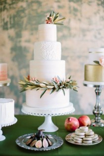 wedding photo -  Creative Wedding Cakes with Greenery Decorations