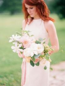 wedding photo - Feminine and Neutral Bridal Bouquet Ideas - Wedding Sparrow 