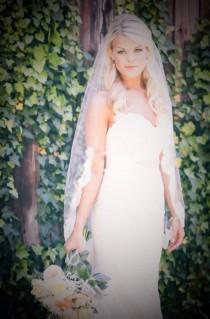 wedding photo - Single Tier Lace Veil