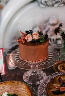 wedding photo - Single-Tier Chocolate Cake With Flowers