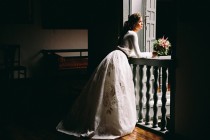 wedding photo - La Champanera se viste conun original vestido Rosa Clará