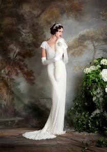 wedding photo - Stylish Shrugs & Wraps for Winter Brides