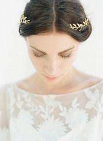 wedding photo - Ethereal Grecian Bridal Portrait Inspiration In Athens
