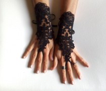 wedding photo - FREE SHIP Wedding Gloves, Black lace gloves, Fingerless Gloves, bride, bridal gloves, Steampunk, gothic gloves, Victorian gloves